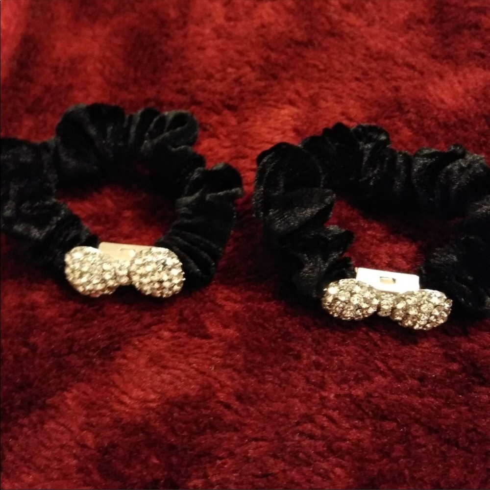 🎉SOLD🎉NO OFFERS🎉Rhinestone hair ties🌺 - Picture 2 of 3